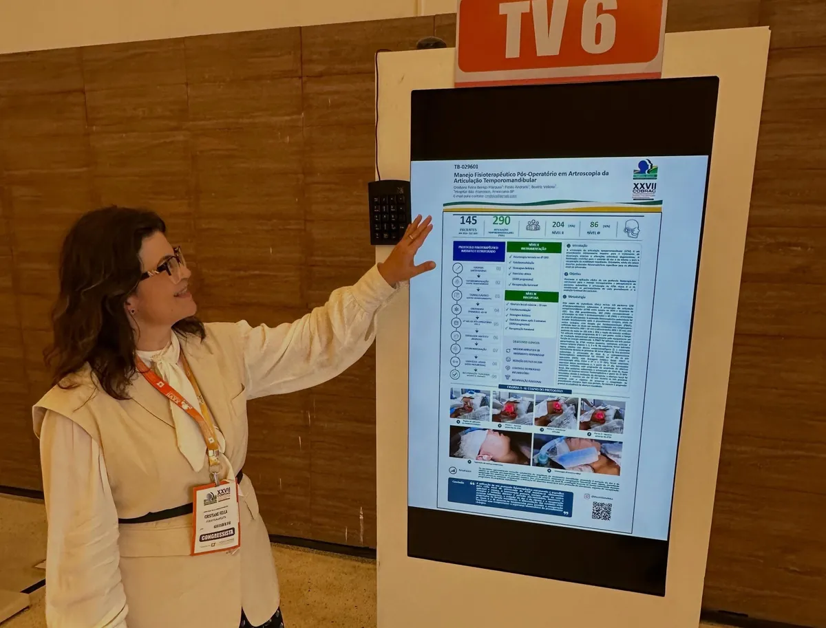 Dra. Cristiane Felca apresentando o seu trabalho no XXVII COBRAC